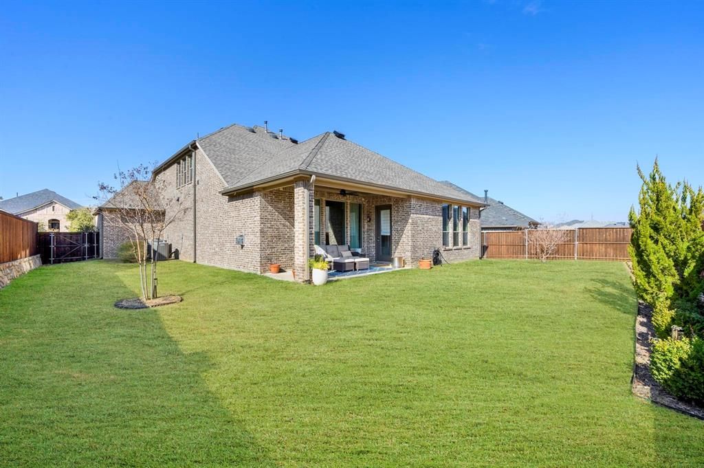 Photo of 1136 Broadmoor Way, Roanoke, TX 76262 (MLS # 21160308)