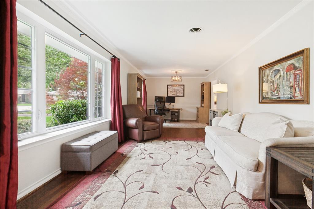 6935 Kingsbury Drive