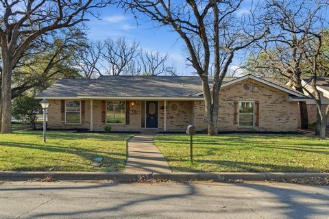 925 Mountain Terrace Hurst TX 76053