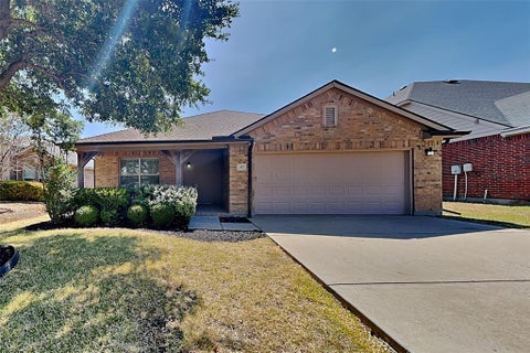 Photo of 437 Sandy Creek Drive, Fort Worth, TX 76131 (MLS # 21391880)