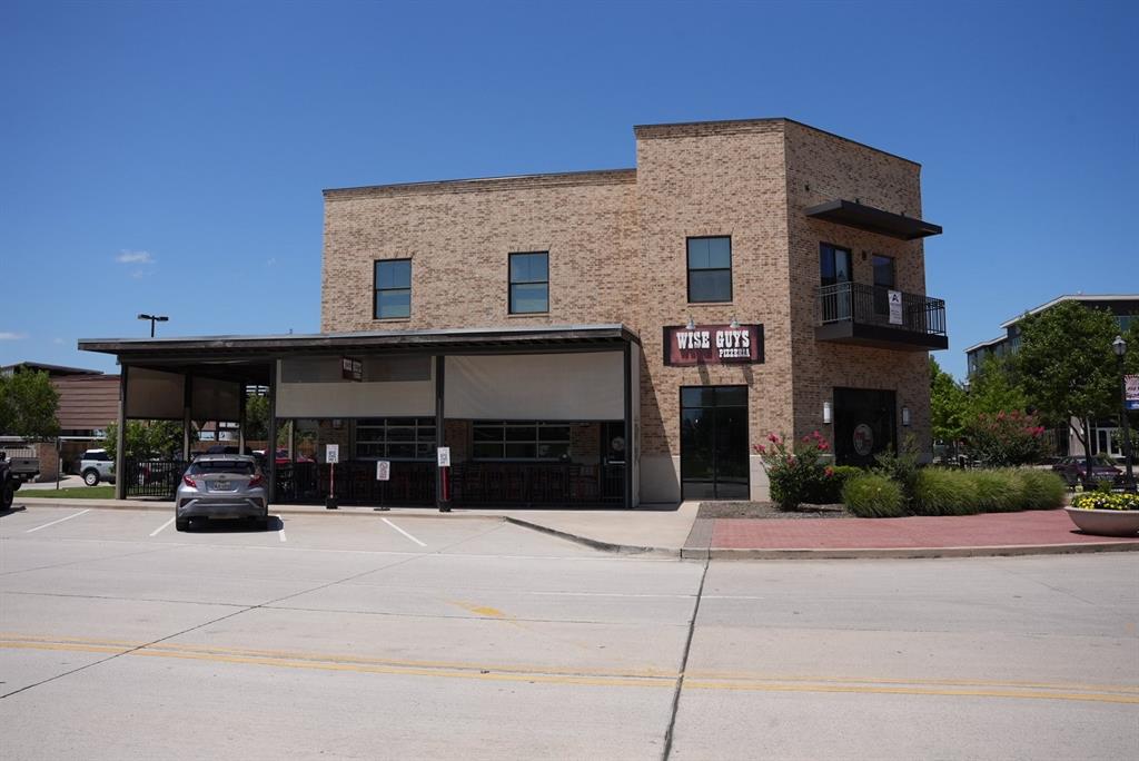 311 S Oak Street 250