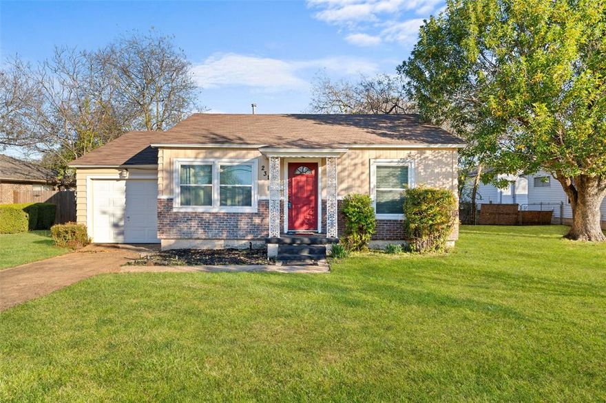 Well maintained home in the Center of Duncanville and convenient to everything.  This charming 2 bedroom home with bonus room is just the right size for a small family, singles or any one looking to simplify their lives.  This home offers hardwood floors, large back yard for outdoor activities, full size utility room and the bonus room can be used for home office, exercise room or craft room,  just use your imagination the possibilities endless.