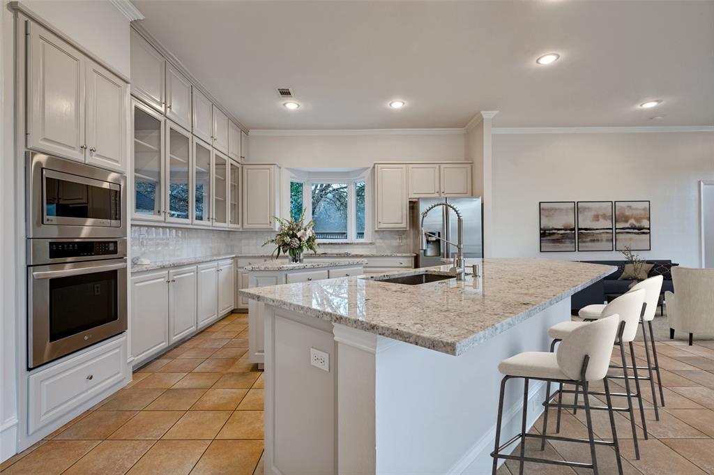 6565 Shoreline Drive