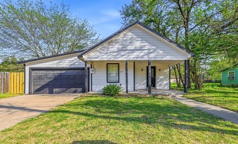 Photo of 807 Wyatt Street, Waxahachie, TX 75165 (MLS # 21224942)