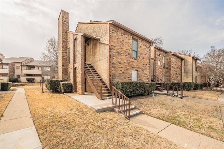 Live steps away from the excitement of Arlington’s entertainment district! This updated 1-bedroom, 1-bath end-unit condo is perfectly positioned near AT&T Stadium, Globe Life Field, and Texas Live! Inside, you’ll find granite countertops, engineered hardwood floors, and sleek stainless steel appliances. The open layout is move-in ready and ideal for easy living or a lock-and-leave lifestyle. Located in a gated community, this private end unit offers added tranquility while keeping you close to all the fun, dining, and nightlife Arlington has to offer. Contents are available to purchase or will convey with acceptable offer.