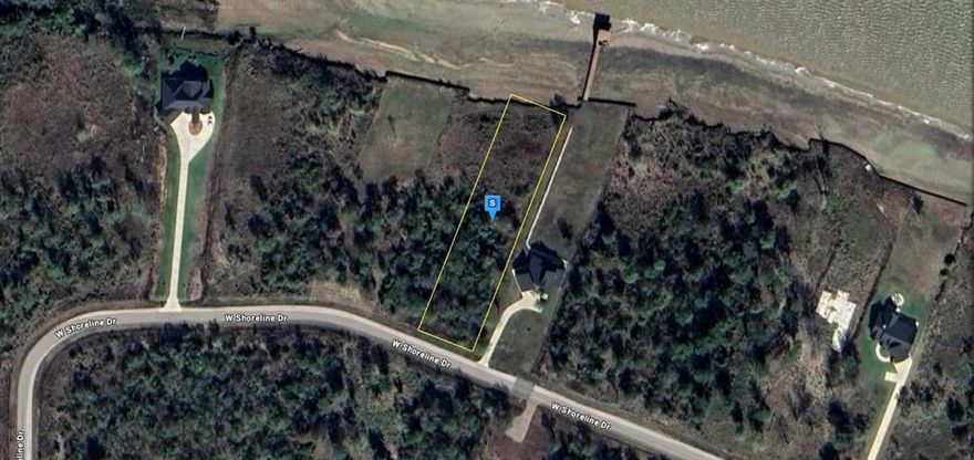 Please note, the seller has lowered the price several times and is now firm at the listing price.
Discover 1.0 acre of vacant land in Kaufman County, TX, located in an HOA community with public water, public sewer, beautiful views, mature trees, and paved road access. Located just a few miles from Cedar Creek Lake, you’ll have easy access to fishing, boating, and lakefront fun whenever you like. The property is also near Mabank, Gun Barrel City, and Seven Points, giving you convenient access to schools, shopping, and entertainment. Listing is for land only and comes As Is an excellent opportunity to build your dream home or invest in a peaceful, well-connected area surrounded by natural beauty and everyday conveniences.