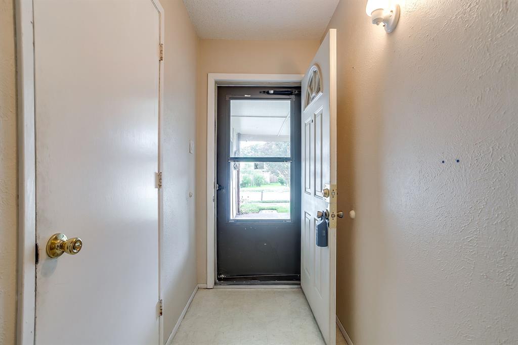 6820 Glenwood Drive