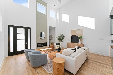 Tiny photo for 2313 S Vernon Avenue, Dallas, TX 75224 (MLS # 21101682)