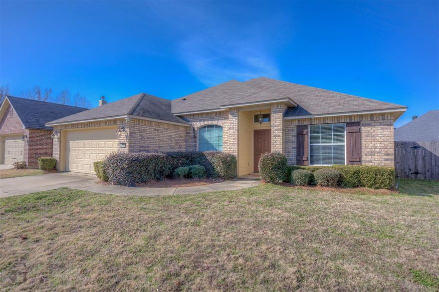 Step inside to discover an open and inviting floor plan designed for modern living. The eat in kitchen features a large center island, granite countertops, stainless steel appliances, and abundant cabinet space perfect for the home chef. The kitchen flows seamlessly into the dining and living areas, creating a warm and welcoming space for everyday living or hosting guests. The spacious primary suite is a true retreat, boasting a luxurious ensuite bathroom with a soaker tub, walk in shower, and dual vanities. Two additional bedrooms offer flexible space. Additional highlights include a laundry room, covered patio for year round functionality, and a fantastic location.
