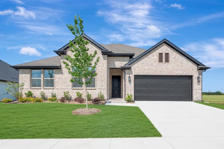 Photo 1 of 35 — 1259 Umber Willow Drive, Lavon, TX 75166
