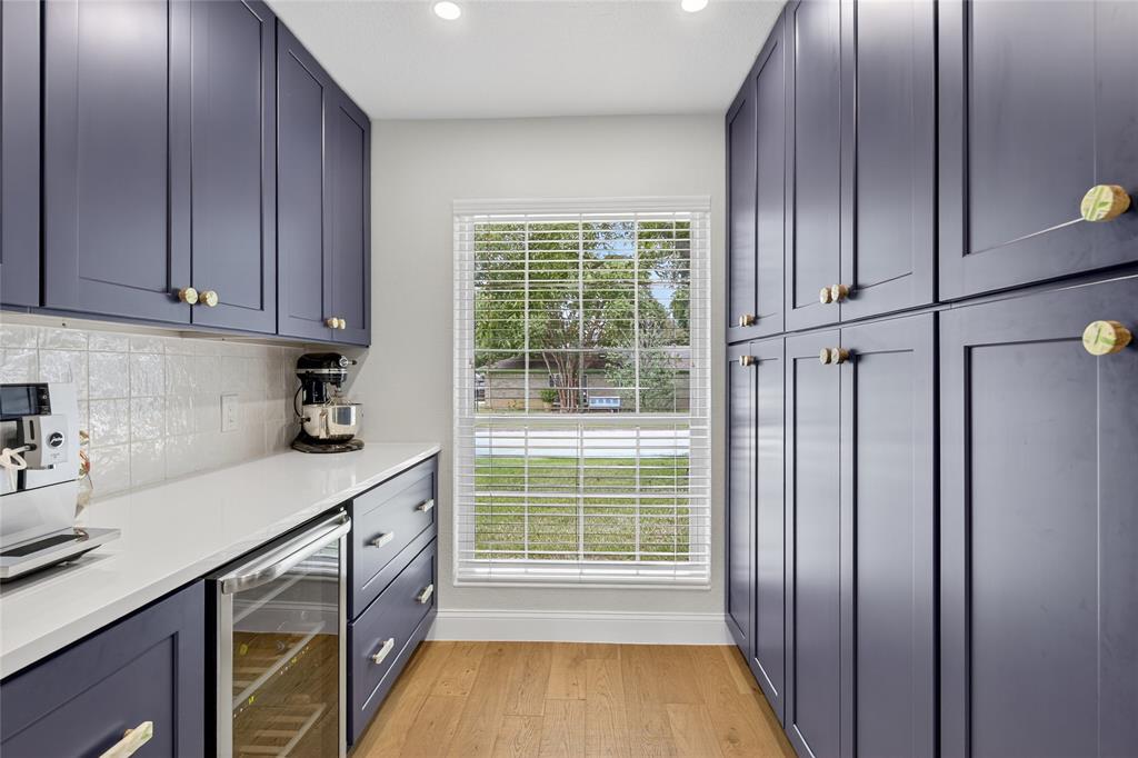 Hurst, Texas 76054, United States, 3 Bedrooms Bedrooms, ,2 BathroomsBathrooms,Residential,Pending,216511