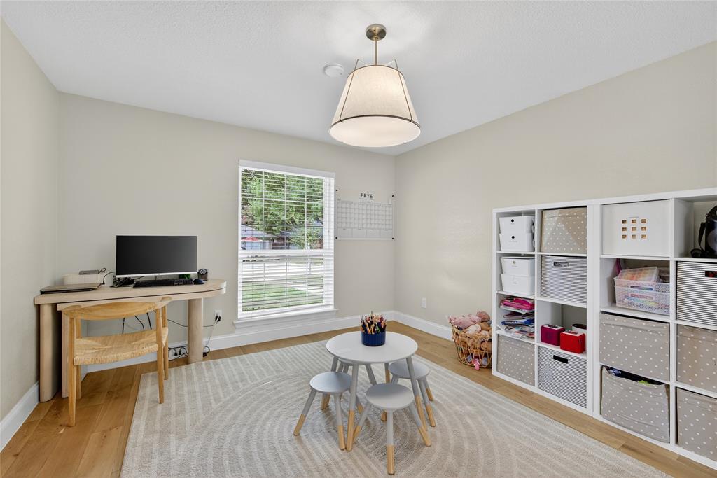 Hurst, Texas 76054, United States, 3 Bedrooms Bedrooms, ,2 BathroomsBathrooms,Residential,Pending,216511