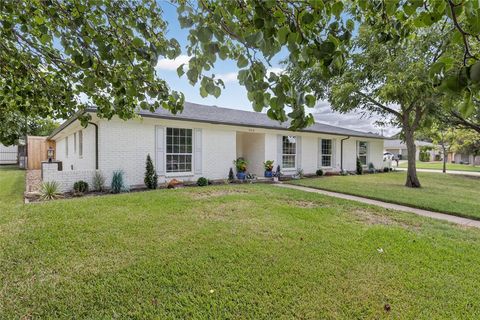 2016 Briar Trail Hurst TX 76054