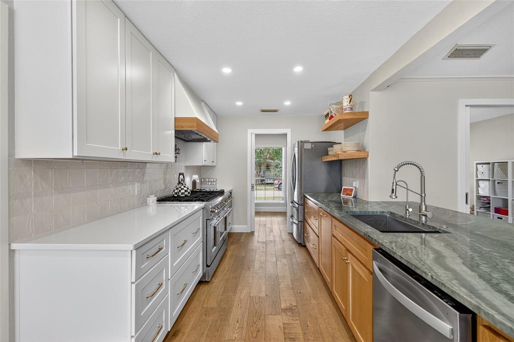 Hurst, Texas 76054, United States, 3 Bedrooms Bedrooms, ,2 BathroomsBathrooms,Residential,Pending,216511