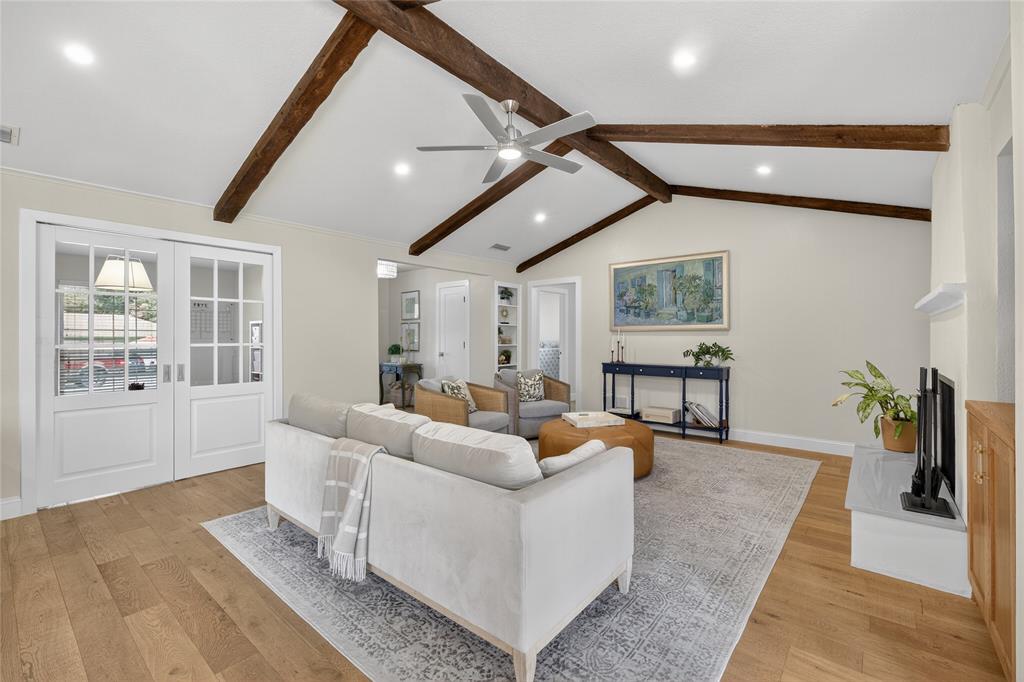 Hurst, Texas 76054, United States, 3 Bedrooms Bedrooms, ,2 BathroomsBathrooms,Residential,Pending,216511