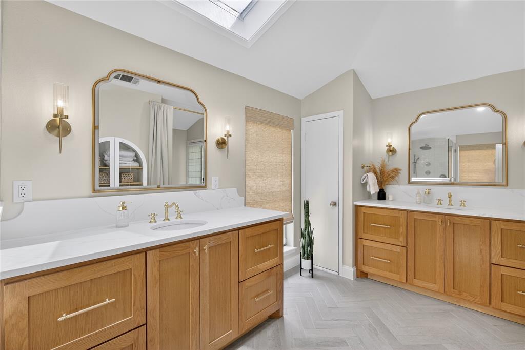 Hurst, Texas 76054, United States, 3 Bedrooms Bedrooms, ,2 BathroomsBathrooms,Residential,Pending,216511