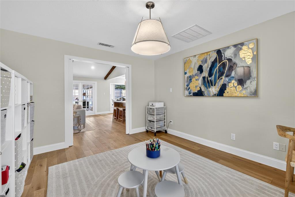 Hurst, Texas 76054, United States, 3 Bedrooms Bedrooms, ,2 BathroomsBathrooms,Residential,Pending,216511