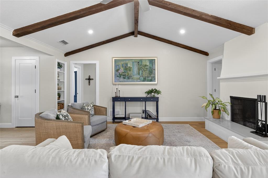 Hurst, Texas 76054, United States, 3 Bedrooms Bedrooms, ,2 BathroomsBathrooms,Residential,Pending,216511