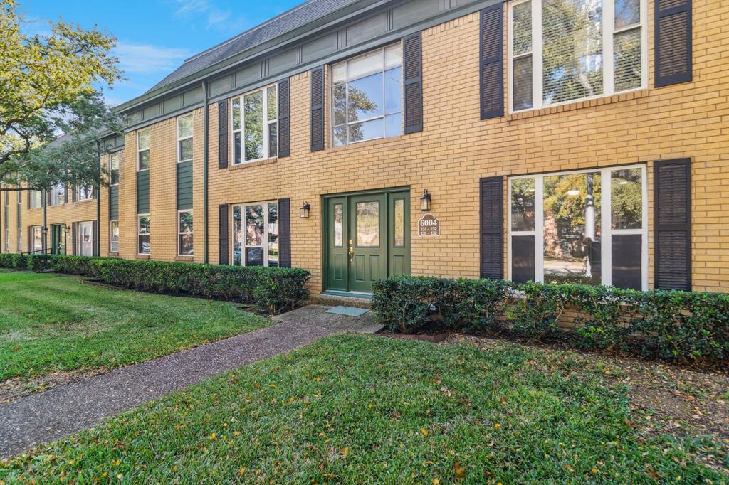 University Place Condo - Residential