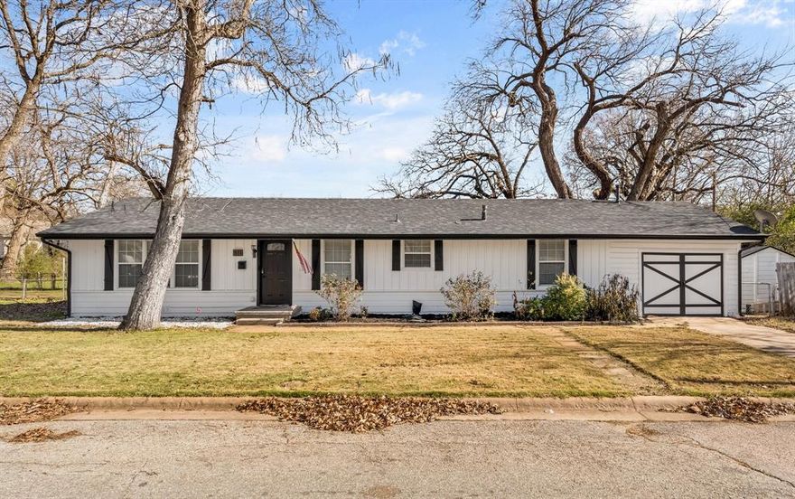 Discover this family home minutes from the heart of Sherman and Austin College! One story 3 bedroom 1.5 baths with a layout that includes updates to the exterior and interior. Roof, gutters and exterior paint in 2023. Interior paint in 2024. The interior features luxury vinyl plank and carpet with a breakfast nook, walk in pantry and central living room. Kitchen includes an electric range updates in 2024 and refrigerator.