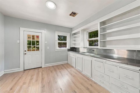 Tiny photo for 2114 lyle Avenue, Waco, TX 76708 (MLS # 21397057)