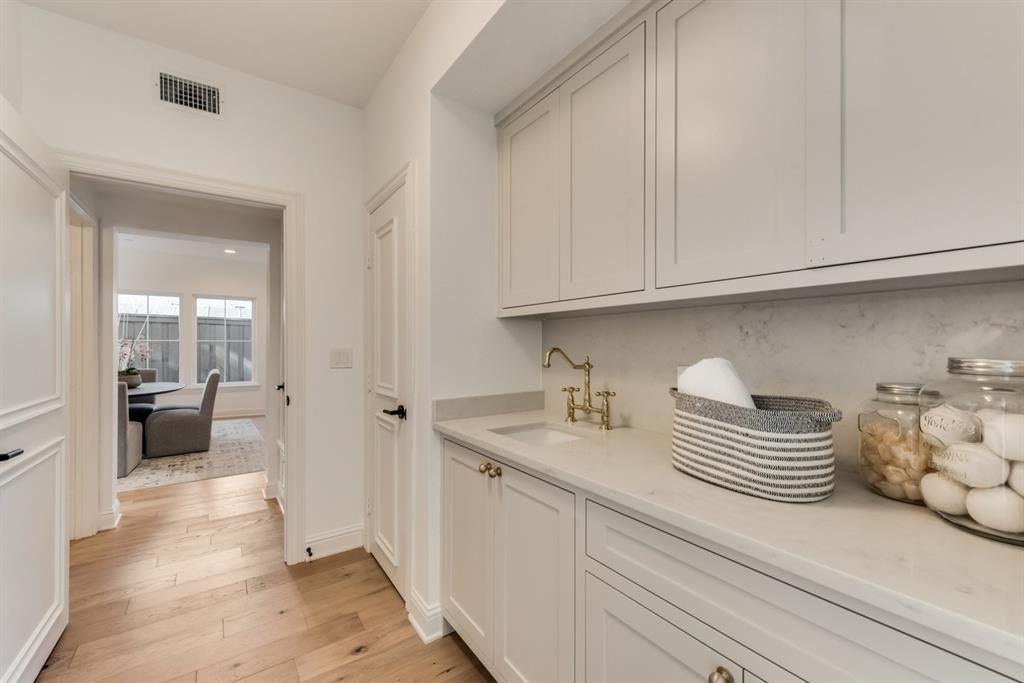 Walkers - Residential Lease