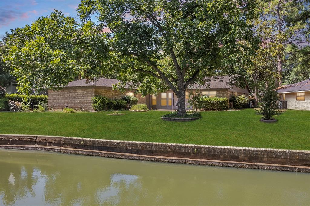 1713 Venetian Circle