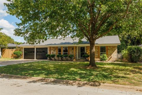 228 Arcadia Street Hurst TX 76053