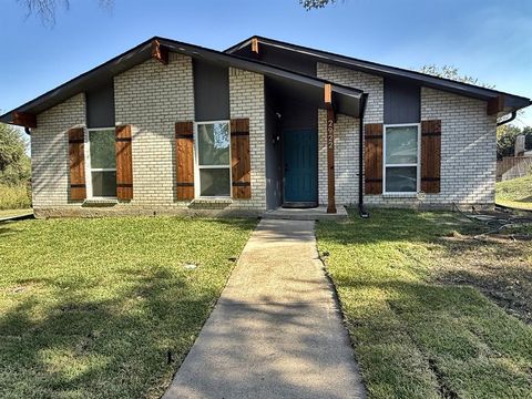 2922 Ashglen Drive Garland TX 75043