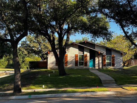 Photo of 2922 Ashglen Drive, Garland, TX 75043 (MLS # 21088234)