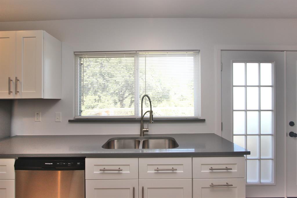 2922 Ashglen Drive