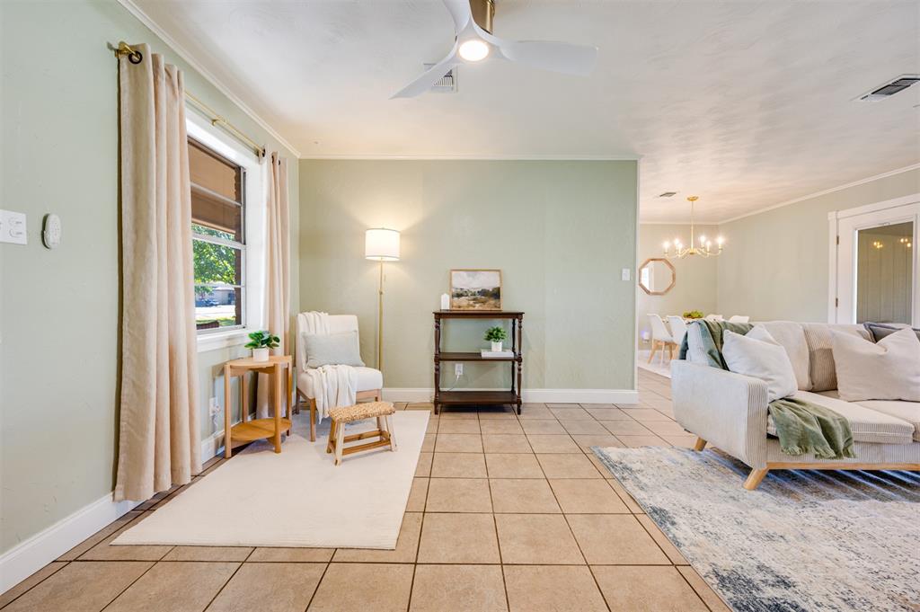 3125 E Houston Street