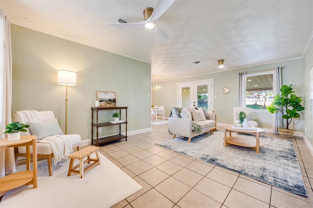 3125 E Houston Street