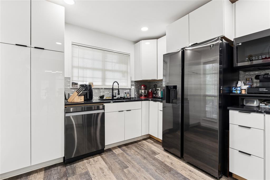 2907 LAKE SHORE 103