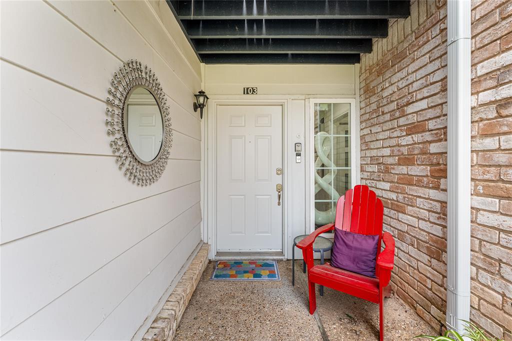2907 LAKE SHORE 103