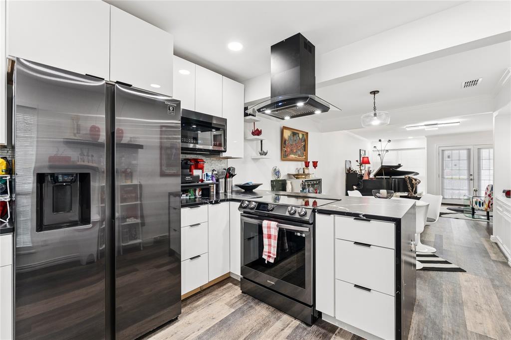 2907 LAKE SHORE 103