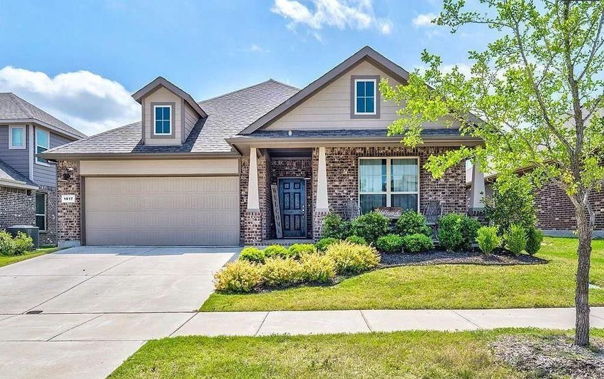 Ask NO PENALTY FLEX LEASE  option for this property.  Quail Lane sits in one of the most popular neighborhoods in the metroplex.  Harvest Meadows features 3 swimming pools, a gym, amenities center and a lake for fishing.  This property is DR Horton's Number 1 best selling floor plan featuring a total open concept with plenty of space to entertain.  Rent includes, cable tv, wifi, internet and fob access to all amenities.