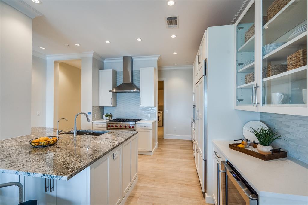 Lakeside Tower - Residential