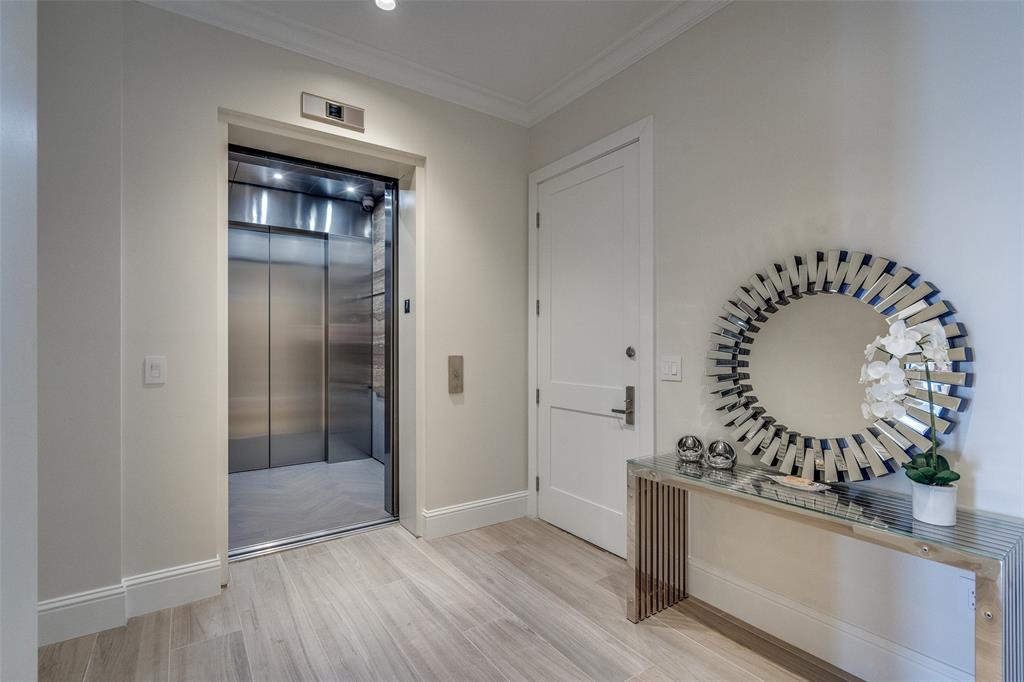 2800 Lakeside Parkway 704