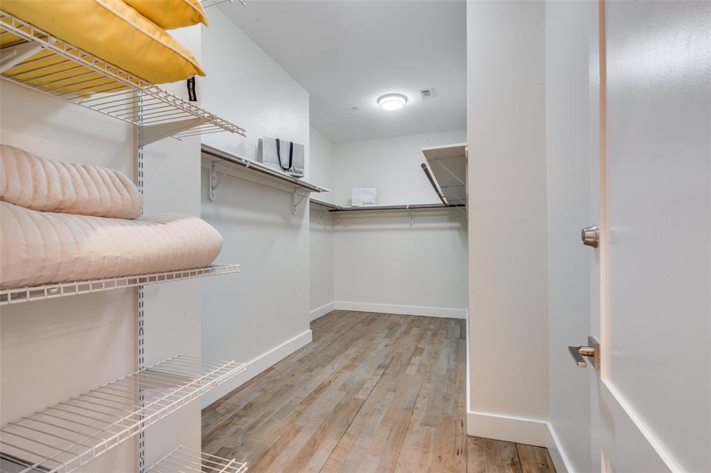 Lakeside Tower - Residential