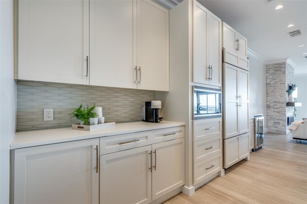 Lakeside Tower - Residential