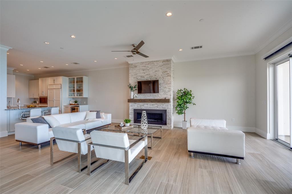 Lakeside Tower - Residential