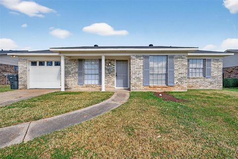 Photo of 1521 Holiday Place, Bossier City, LA 71112 (MLS # 21196522)