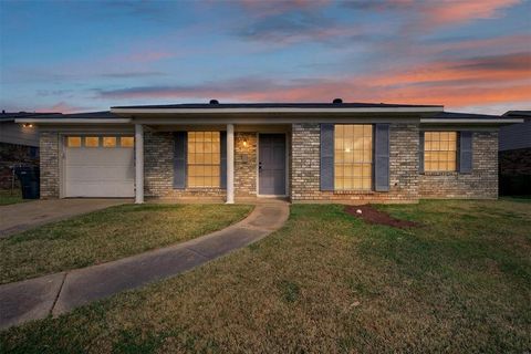 Tiny photo for 1521 Holiday Place, Bossier City, LA 71112 (MLS # 21196522)