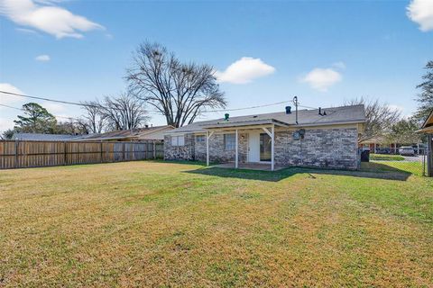 Tiny photo for 1521 Holiday Place, Bossier City, LA 71112 (MLS # 21196522)