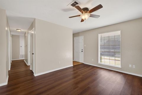 Tiny photo for 1521 Holiday Place, Bossier City, LA 71112 (MLS # 21196522)