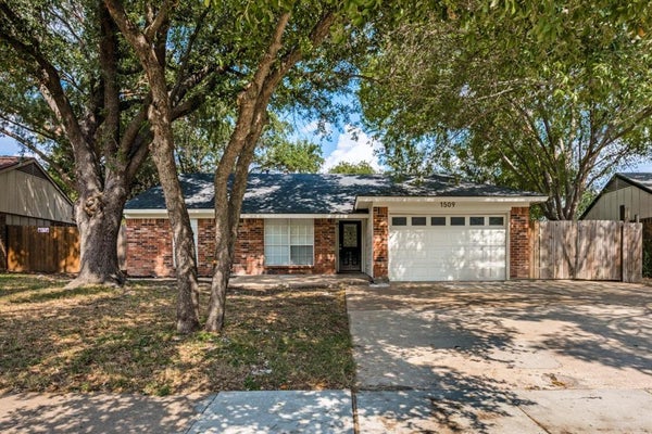 1509 CAPLIN DR, ARLINGTON, TX 76018 - Image 73166b6f362dc5e9748861acd4d0aa03/490709
