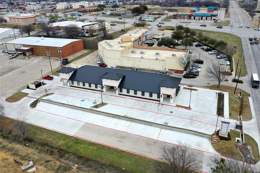 New commercial office space in a great location In Decatur Texas! These suites are white box and ready for build out. The largest space is 2369 sq ft and there is one other space that is 1500 sq ft.  The office spaces are an intersection away from highway 51 one of the main traffic veins that flows through Decatur, close to a new development, Vista Park coming in across the parking lot from them, and right behind the Prada shops shopping center. Lease is 19.00 per square foot and additional 5.50 per square foot CAM charges. deposit required equal to the first month rent.