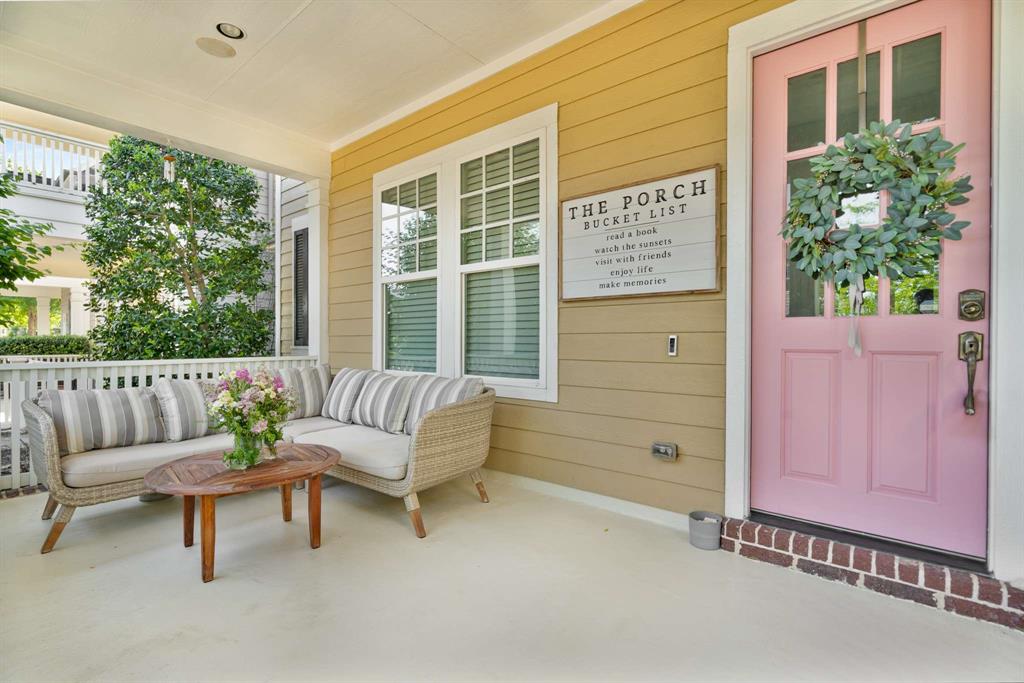 437 Travis Street