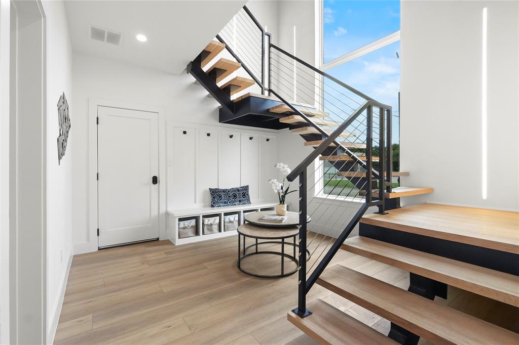 4033 Ivanhoe Lane